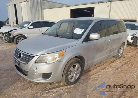 2010 Volkswagen Routan Se z USA, uszkodzony, nr VIN 2V4RW3D13AR231000
